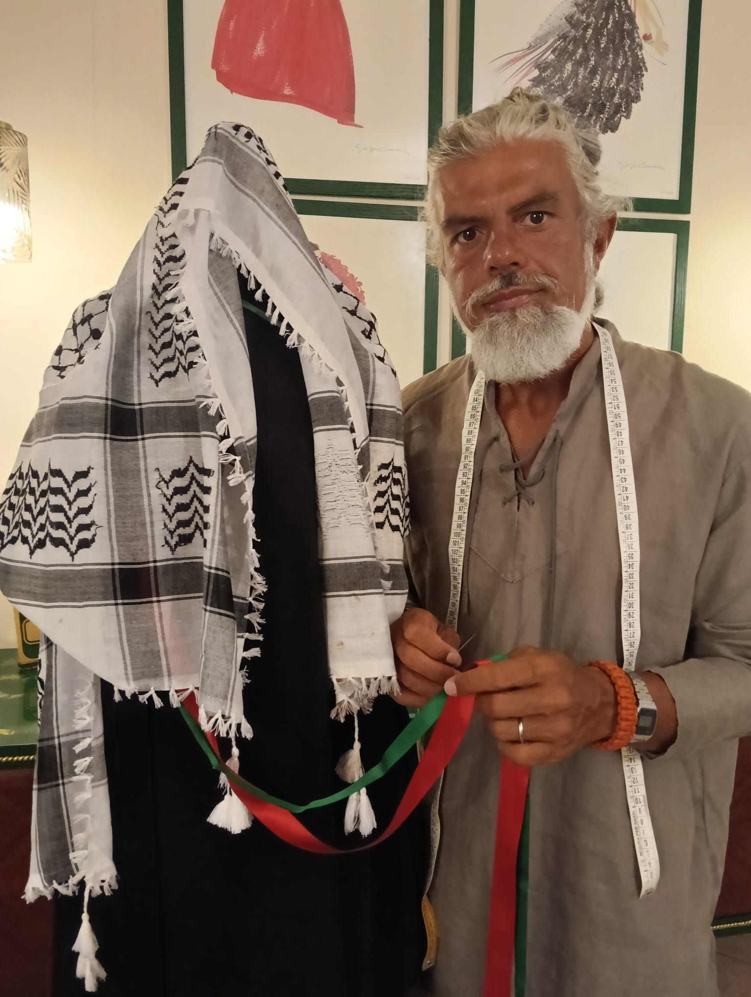 Andrea Tosetti nel suo atelier