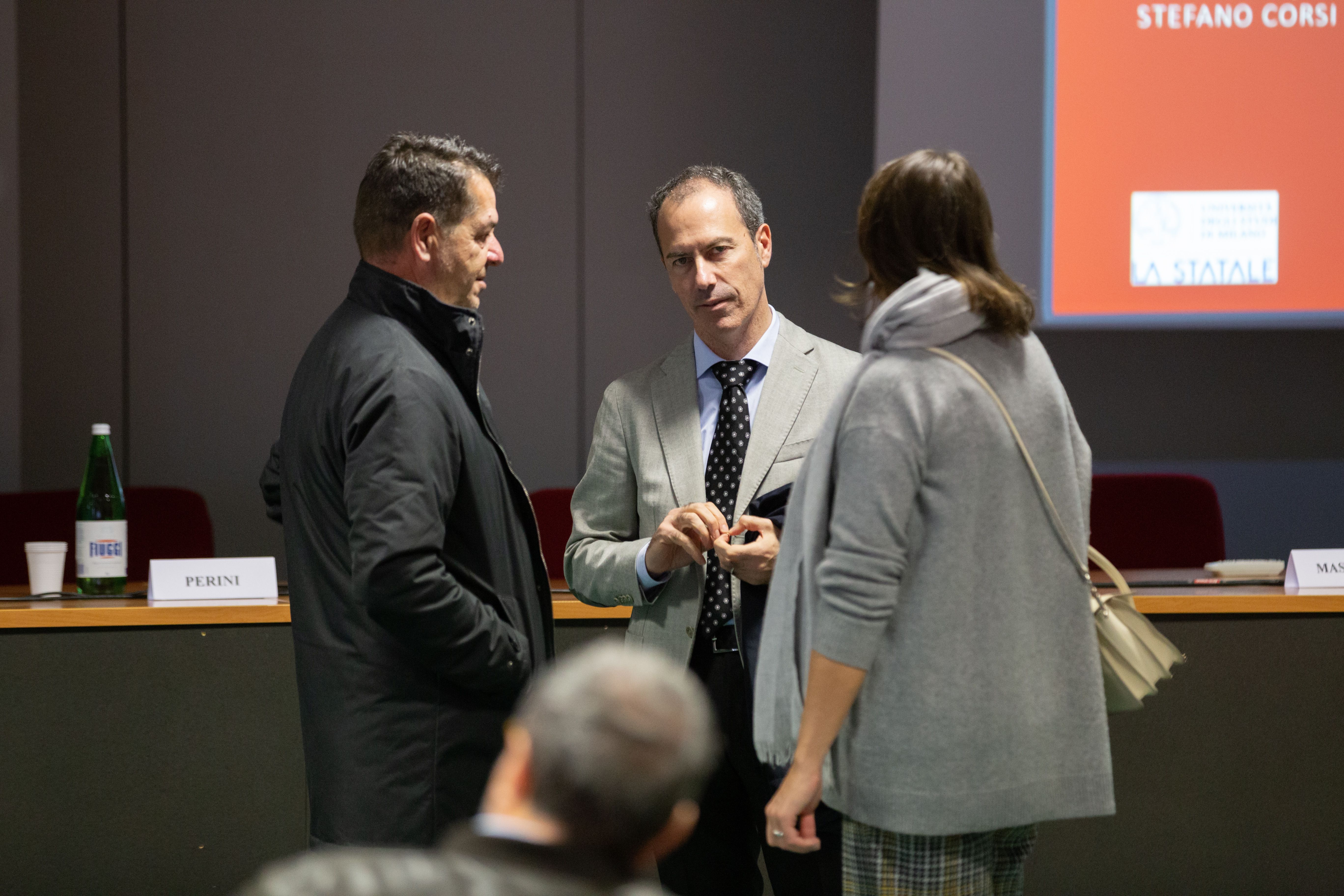 MASSIMO DE BELLIS (AL CENTRO)