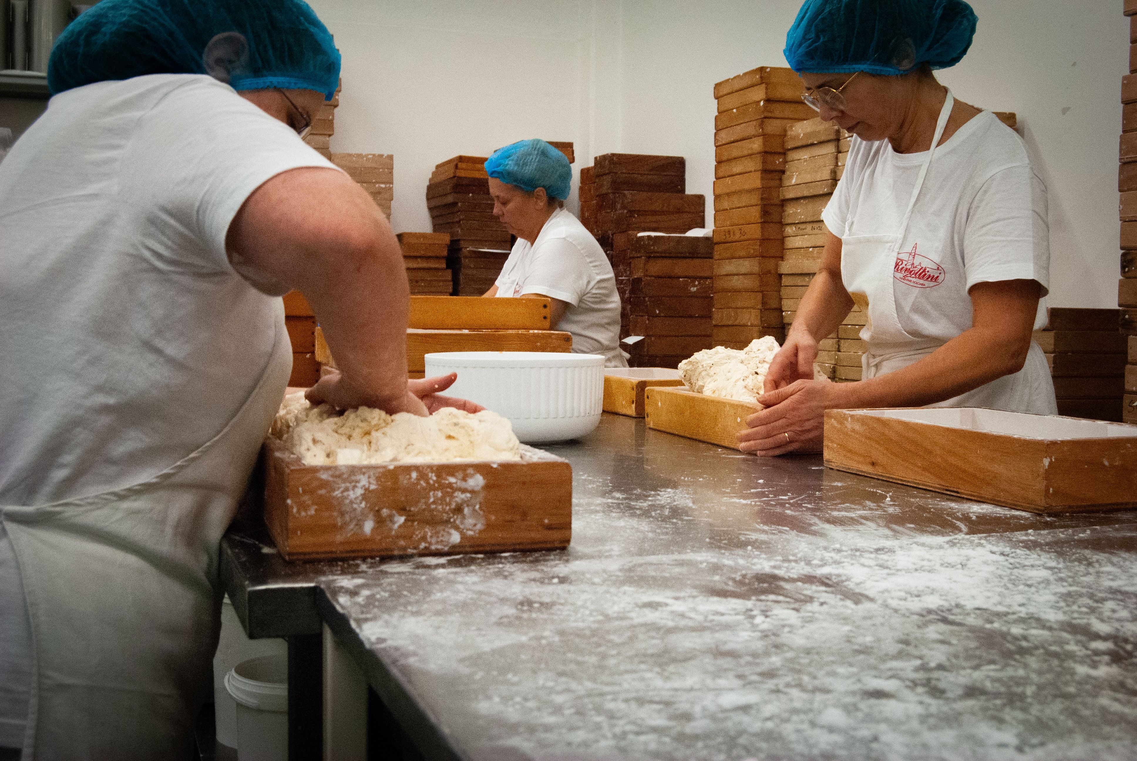 Reparto "torrone classico" alla Rivoltini Alimentare Dolciaria