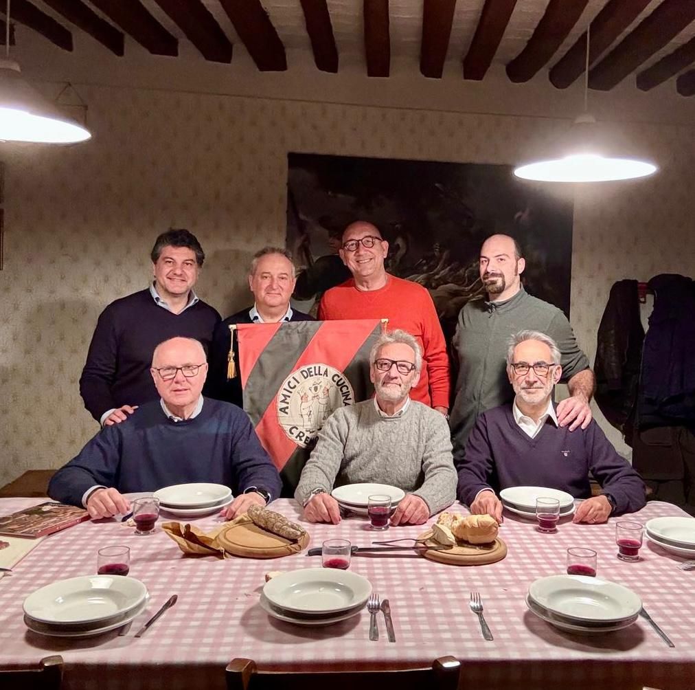 Gli Amici della Cucina cremonese durante uno dei conviviali