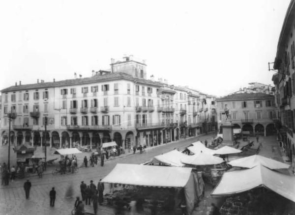 Piazza Cavour nel 1939 [foto Archivio Fazioli]