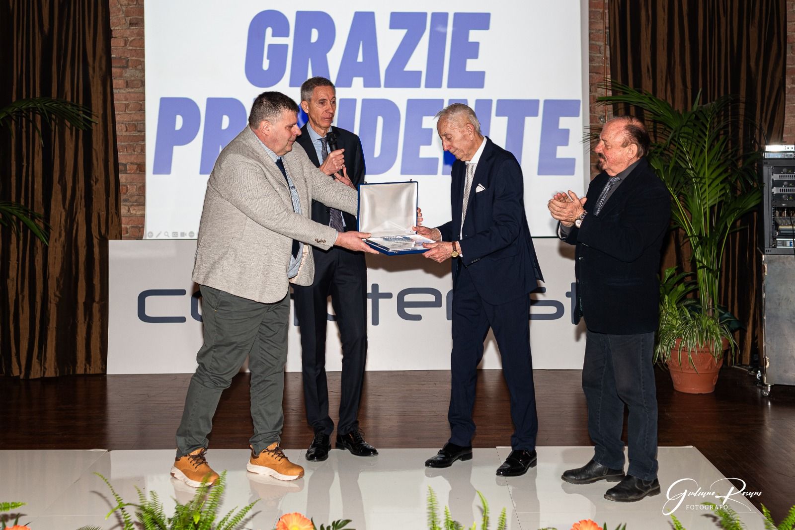 Consegna targa a Demicheli