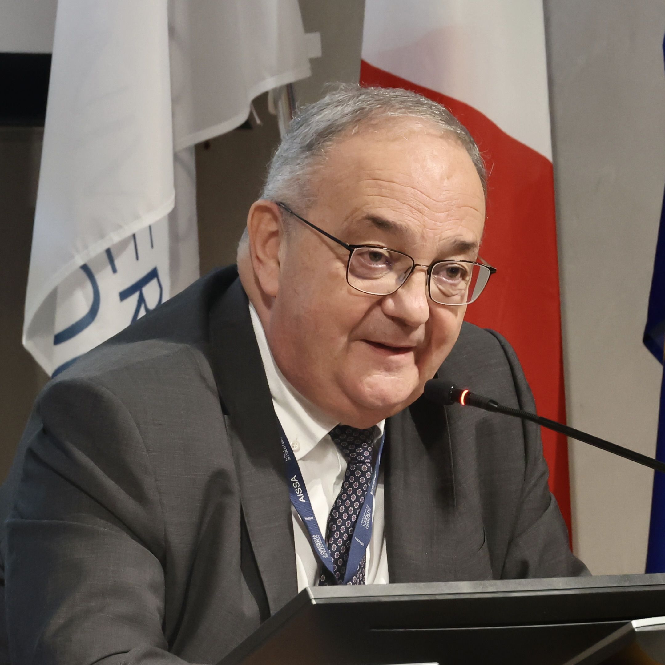 Lorenzo Morelli, direttore
del Centro
Ricerche Biotecno-logiche
della Catto-lica durante il suo intervento alla ceri-monia
dei 40 anni
[Foto Betty Poli]