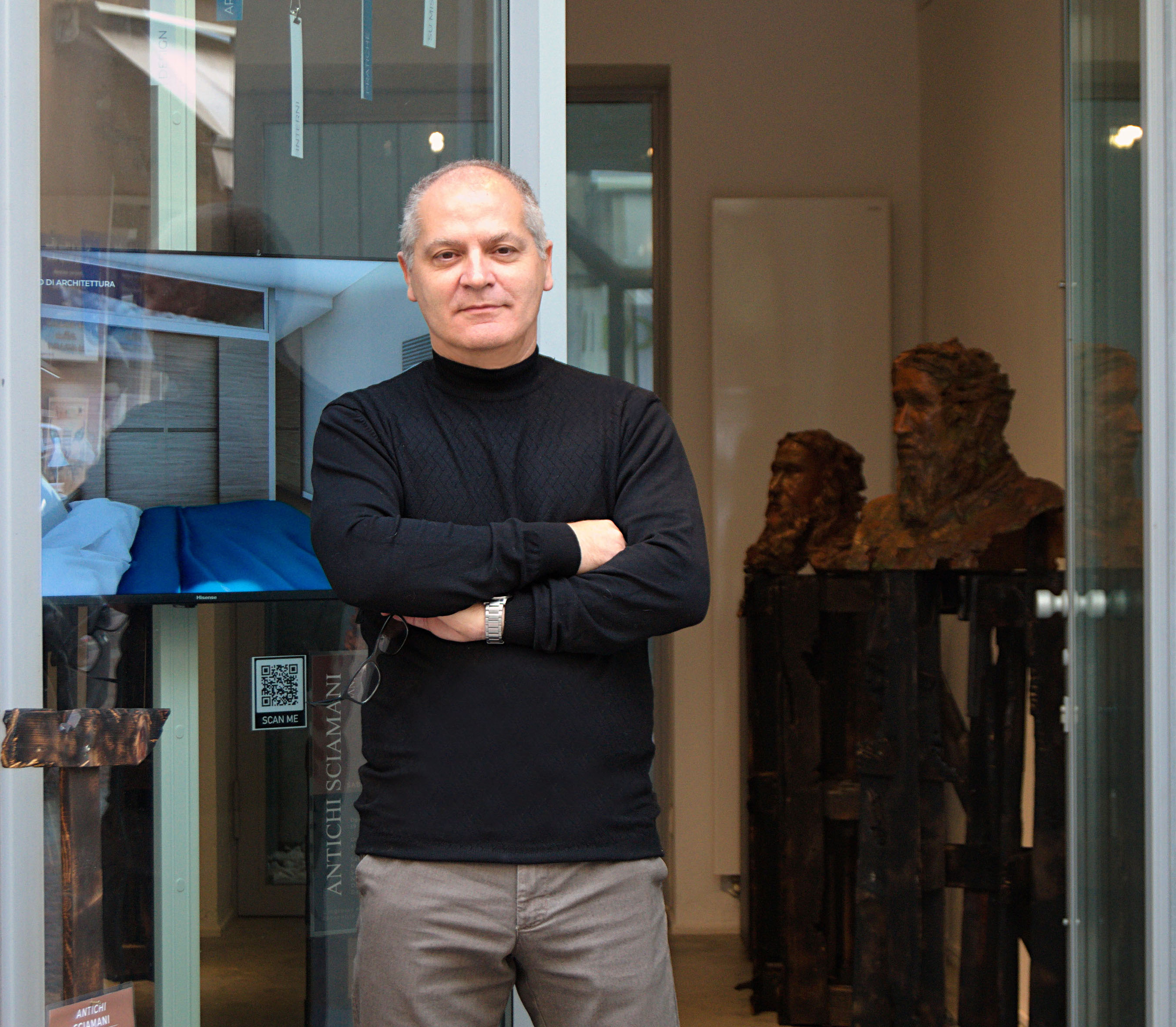 Lo scultore Francesco Dragoni