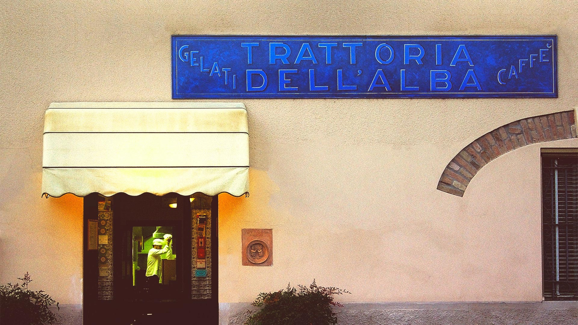 L'esterno della Trattoria dell'Alba